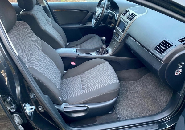 Toyota Avensis cena 33500 przebieg: 219000, rok produkcji 2011 z Warszawa małe 781